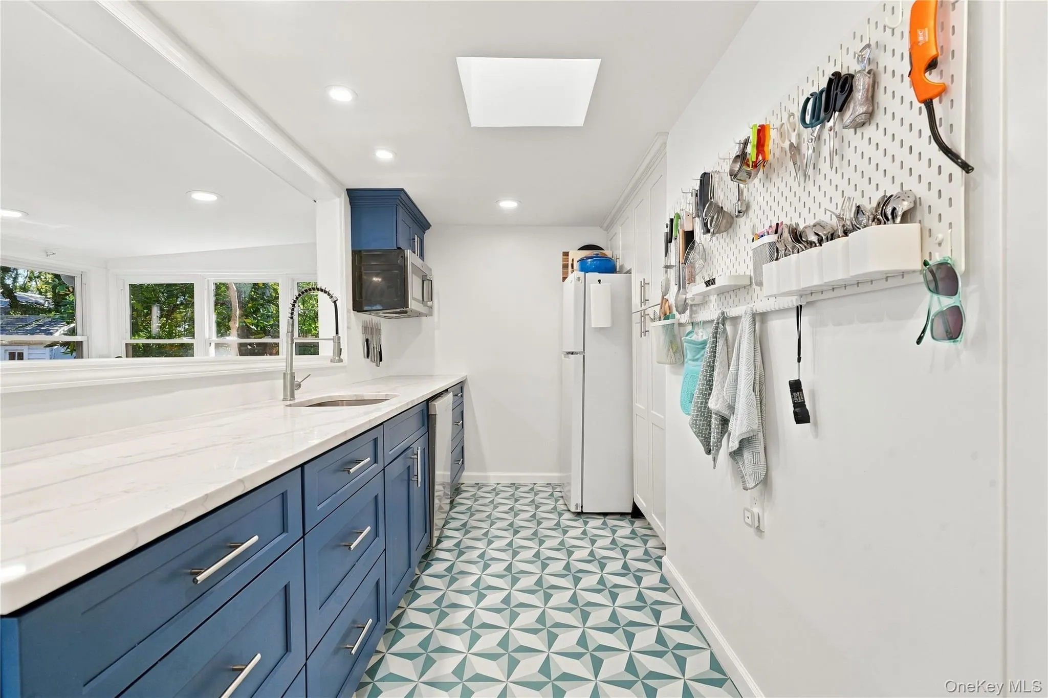 38 Longview Avenue, Brookhaven, NY, 4 Bedrooms Bedrooms, 7 Rooms Rooms,2 BathroomsBathrooms,Residential,For Rent,Longview,0,1065194 38 Longview Avenue, Brookhaven, NY, 4 Bedrooms Bedrooms, 7 Rooms Rooms,2 BathroomsBathrooms,Residential,For Rent,Longview,0,1065194