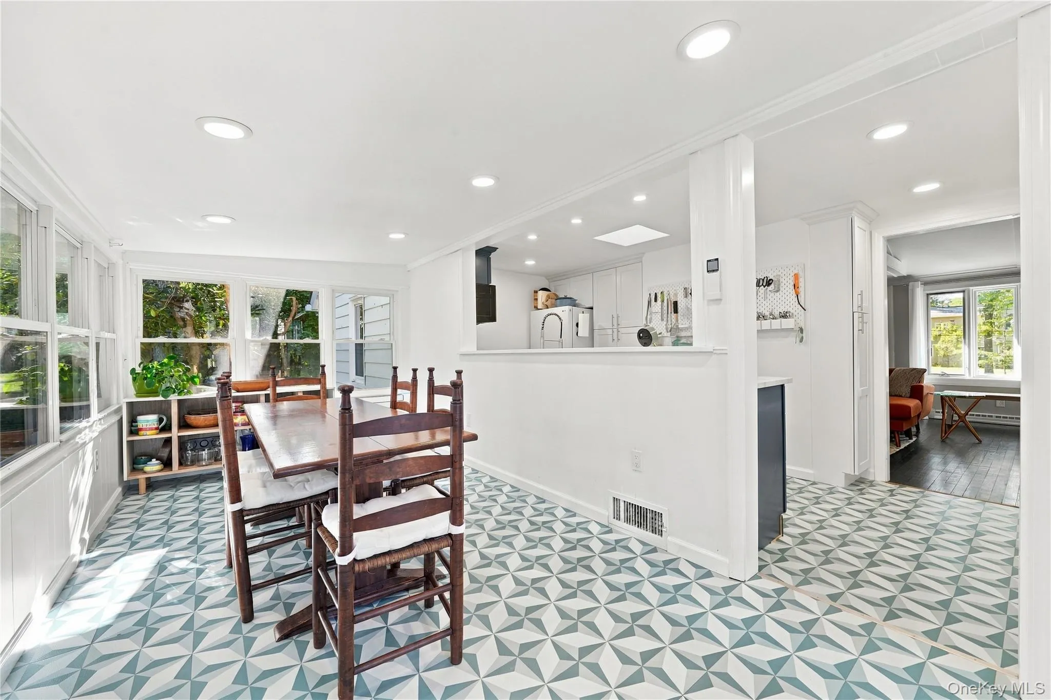 38 Longview Avenue, Brookhaven, NY, 4 Bedrooms Bedrooms, 7 Rooms Rooms,2 BathroomsBathrooms,Residential,For Rent,Longview,0,1065194 38 Longview Avenue, Brookhaven, NY, 4 Bedrooms Bedrooms, 7 Rooms Rooms,2 BathroomsBathrooms,Residential,For Rent,Longview,0,1065194
