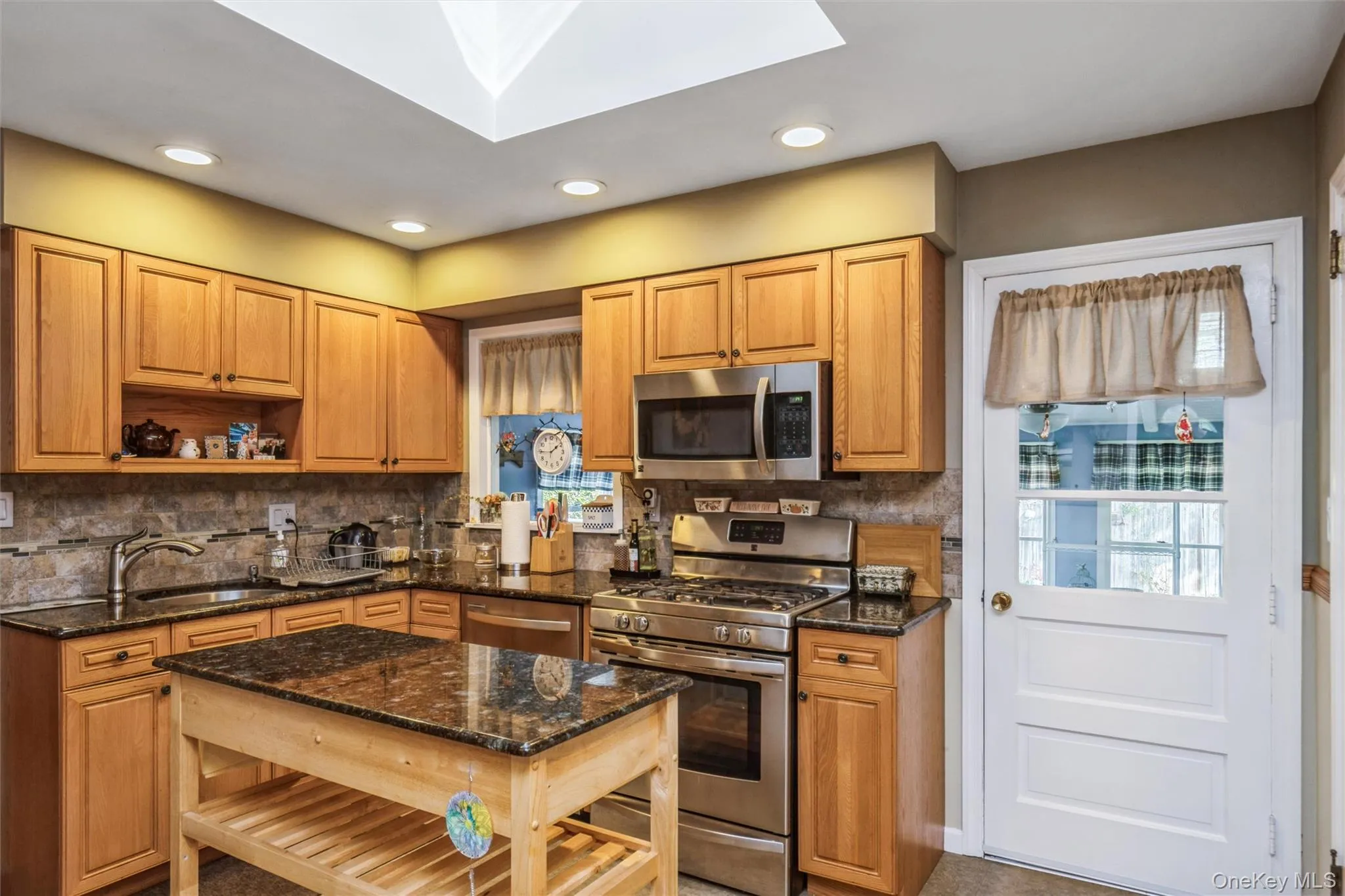 26 Iroquois Avenue, Huntington, NY, 3 Bedrooms Bedrooms, 8 Rooms Rooms,2 BathroomsBathrooms,Residential,For Rent,Iroquois,0,1065196 26 Iroquois Avenue, Huntington, NY, 3 Bedrooms Bedrooms, 8 Rooms Rooms,2 BathroomsBathrooms,Residential,For Rent,Iroquois,0,1065196