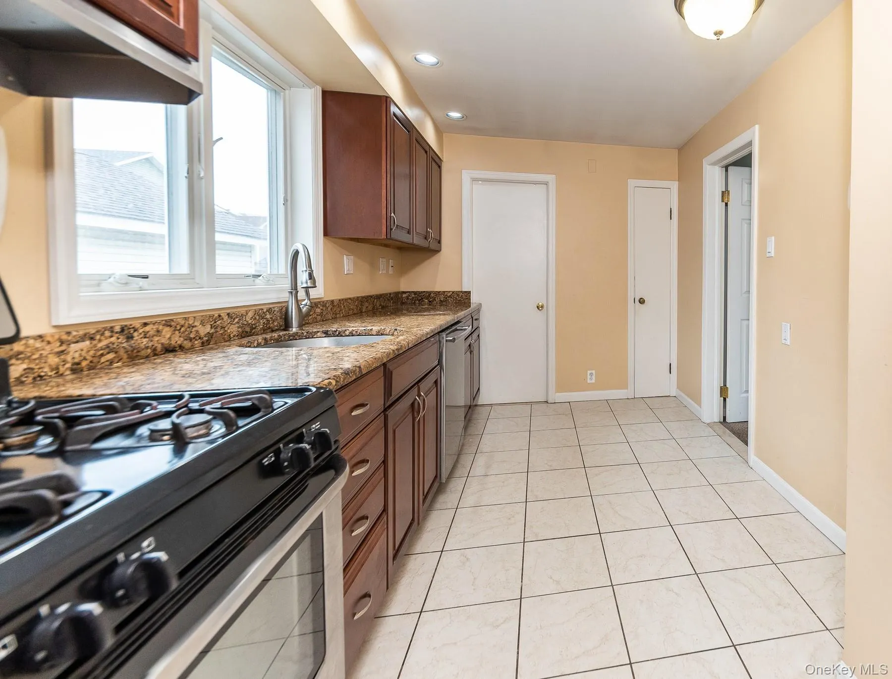 5 Lewis Place, Hempstead, NY, 2 Bedrooms Bedrooms, 6 Rooms Rooms,1 BathroomBathrooms,Residential Lease,For Rent,Place,0,1065251 5 Lewis Place, Hempstead, NY, 2 Bedrooms Bedrooms, 6 Rooms Rooms,1 BathroomBathrooms,Residential Lease,For Rent,Place,0,1065251