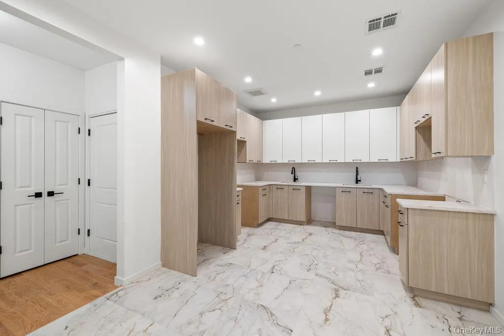 36 Calvert Drive, Ramapo, NY, 4 Bedrooms Bedrooms, 7 Rooms Rooms,2 BathroomsBathrooms,Residential,For Rent,Calvert,0,1065282 36 Calvert Drive, Ramapo, NY, 4 Bedrooms Bedrooms, 7 Rooms Rooms,2 BathroomsBathrooms,Residential,For Rent,Calvert,0,1065282