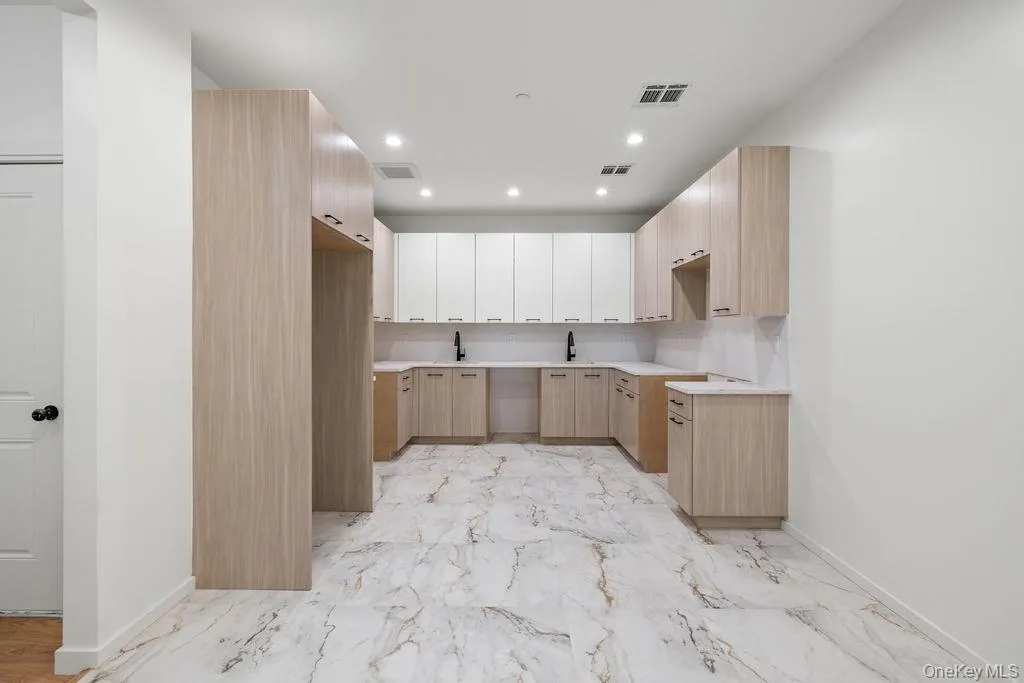 36 Calvert Drive, Ramapo, NY, 4 Bedrooms Bedrooms, 7 Rooms Rooms,2 BathroomsBathrooms,Residential,For Rent,Calvert,0,1065282 36 Calvert Drive, Ramapo, NY, 4 Bedrooms Bedrooms, 7 Rooms Rooms,2 BathroomsBathrooms,Residential,For Rent,Calvert,0,1065282
