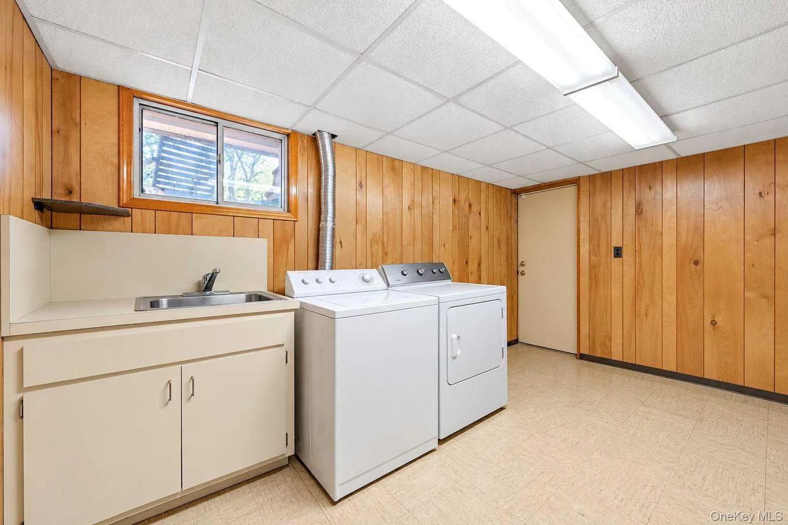 48 Prairie Drive, Babylon, NY, 4 Bedrooms Bedrooms, 8 Rooms Rooms,2 BathroomsBathrooms,Residential,For Rent,Prairie,0,1065317 48 Prairie Drive, Babylon, NY, 4 Bedrooms Bedrooms, 8 Rooms Rooms,2 BathroomsBathrooms,Residential,For Rent,Prairie,0,1065317