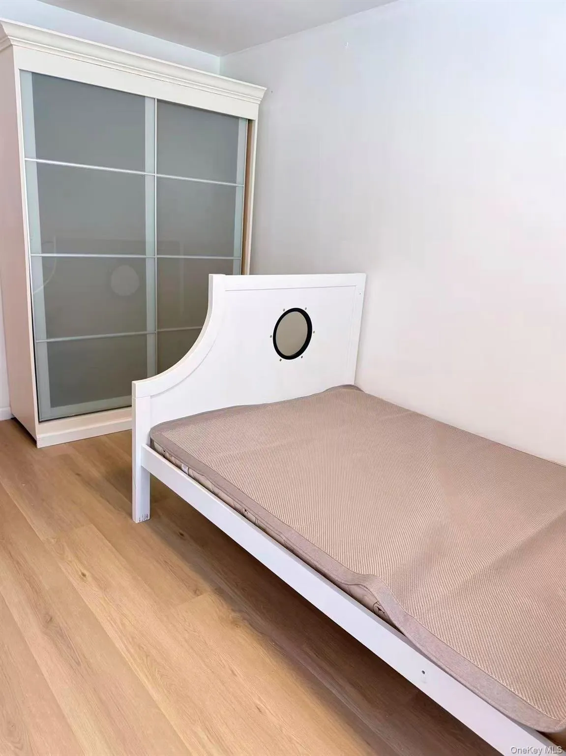41-07 Bowne, New York, NY, 1 Bedroom Bedrooms, 4 Rooms Rooms,1 BathroomBathrooms,Residential Lease,For Rent,Bowne,0,1065327 41-07 Bowne, New York, NY, 1 Bedroom Bedrooms, 4 Rooms Rooms,1 BathroomBathrooms,Residential Lease,For Rent,Bowne,0,1065327