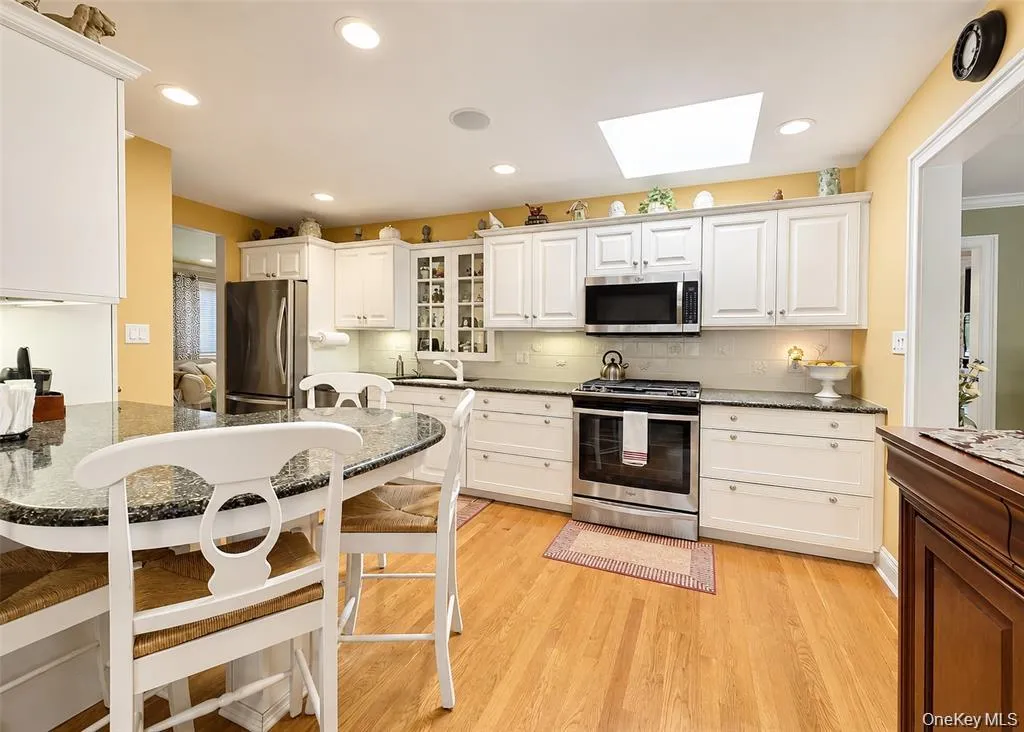 7 Talbot Lane, Smithtown, NY, 3 Bedrooms Bedrooms, 7 Rooms Rooms,2 BathroomsBathrooms,Residential,For Rent,Talbot,0,1065362 7 Talbot Lane, Smithtown, NY, 3 Bedrooms Bedrooms, 7 Rooms Rooms,2 BathroomsBathrooms,Residential,For Rent,Talbot,0,1065362