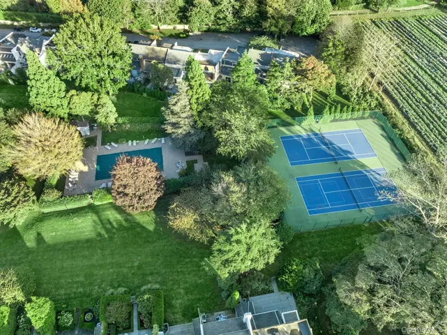 73 Gingerbread Lane, East Hampton, New York 11937
