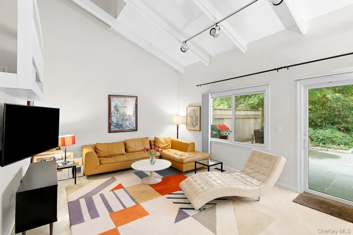 73 Gingerbread Lane, East Hampton, New York 11937