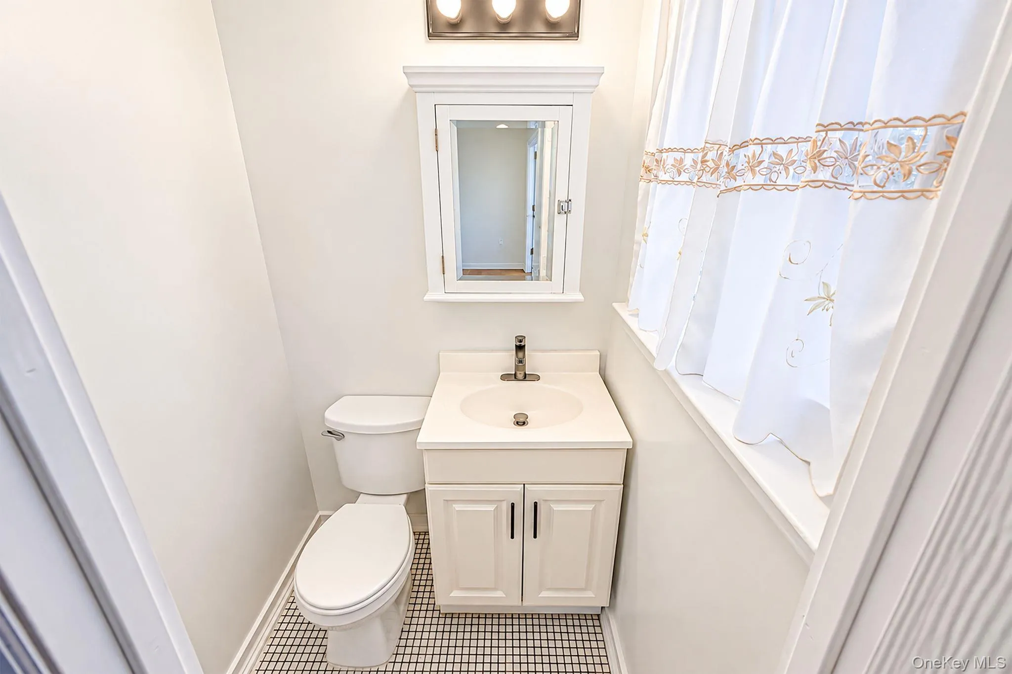 9 Thorman Lane, Babylon, NY, 5 Bedrooms Bedrooms, 9 Rooms Rooms,2 BathroomsBathrooms,Residential,For Rent,Thorman,0,1065387 9 Thorman Lane, Babylon, NY, 5 Bedrooms Bedrooms, 9 Rooms Rooms,2 BathroomsBathrooms,Residential,For Rent,Thorman,0,1065387