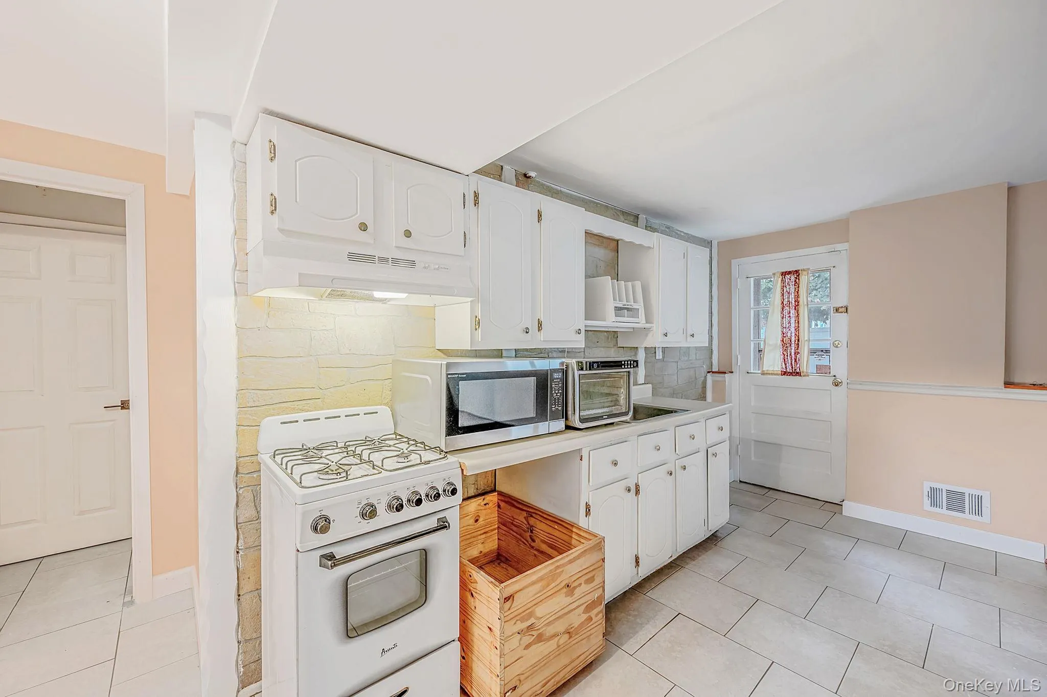 9 Thorman Lane, Babylon, NY, 5 Bedrooms Bedrooms, 9 Rooms Rooms,2 BathroomsBathrooms,Residential,For Rent,Thorman,0,1065387 9 Thorman Lane, Babylon, NY, 5 Bedrooms Bedrooms, 9 Rooms Rooms,2 BathroomsBathrooms,Residential,For Rent,Thorman,0,1065387