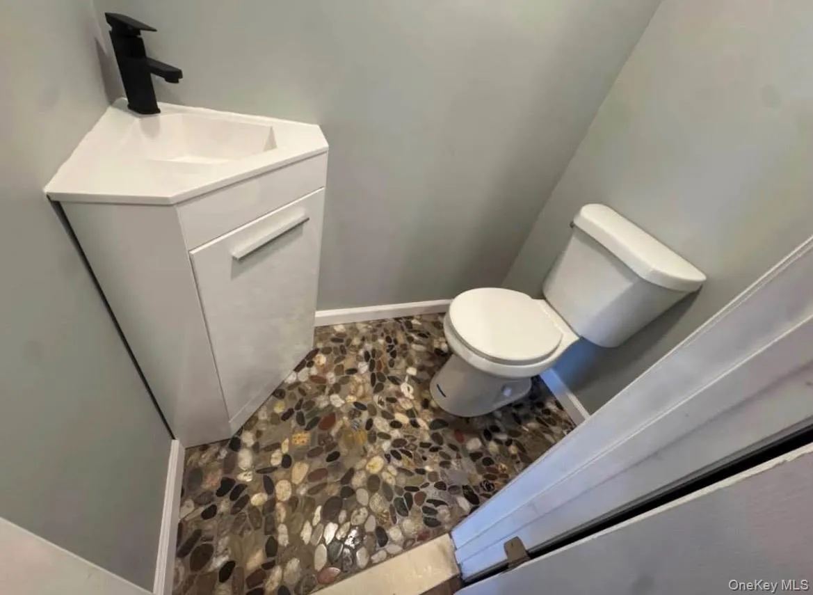 2 Jamestown Court, Brookhaven, NY, 3 Bedrooms Bedrooms, 5 Rooms Rooms,1 BathroomBathrooms,Residential Lease,For Rent,Jamestown,0,1065424 2 Jamestown Court, Brookhaven, NY, 3 Bedrooms Bedrooms, 5 Rooms Rooms,1 BathroomBathrooms,Residential Lease,For Rent,Jamestown,0,1065424