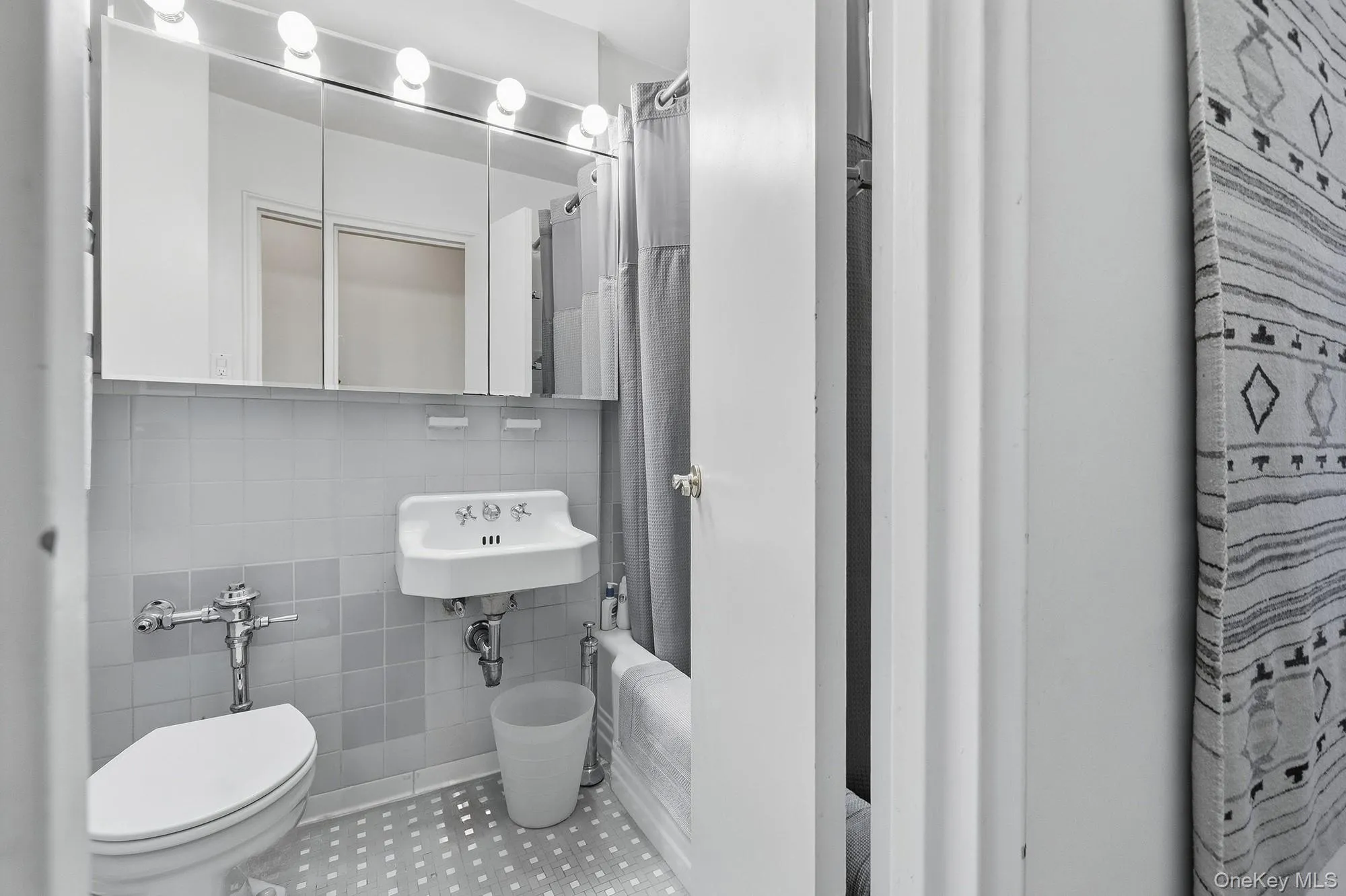 55 Knolls Crescent, New York, NY, 3 Bedrooms Bedrooms, 5 Rooms Rooms,1 BathroomBathrooms,Residential,For Rent,Knolls,0,1065429 55 Knolls Crescent, New York, NY, 3 Bedrooms Bedrooms, 5 Rooms Rooms,1 BathroomBathrooms,Residential,For Rent,Knolls,0,1065429