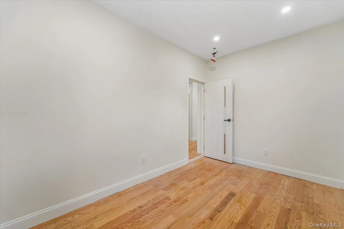 360 7th Avenue, Mount Vernon, NY, 6 Bedrooms Bedrooms, 10 Rooms Rooms,2 BathroomsBathrooms,Residential,For Rent,7th,0,1065432 360 7th Avenue, Mount Vernon, NY, 6 Bedrooms Bedrooms, 10 Rooms Rooms,2 BathroomsBathrooms,Residential,For Rent,7th,0,1065432