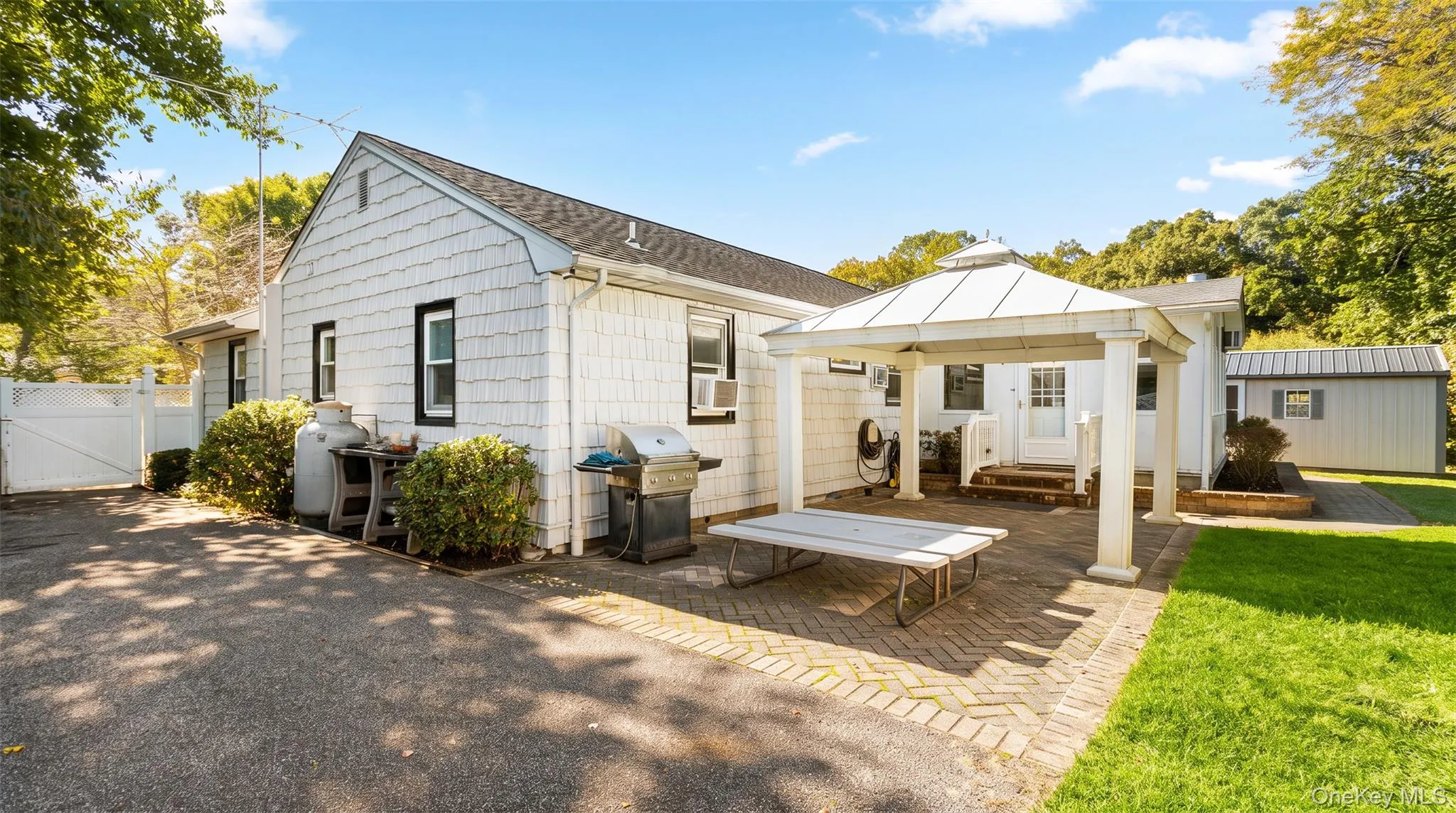 85 Robinson Avenue, Brookhaven, NY, 3 Bedrooms Bedrooms, 8 Rooms Rooms,1 BathroomBathrooms,Residential,For Rent,Robinson,0,1065440 85 Robinson Avenue, Brookhaven, NY, 3 Bedrooms Bedrooms, 8 Rooms Rooms,1 BathroomBathrooms,Residential,For Rent,Robinson,0,1065440