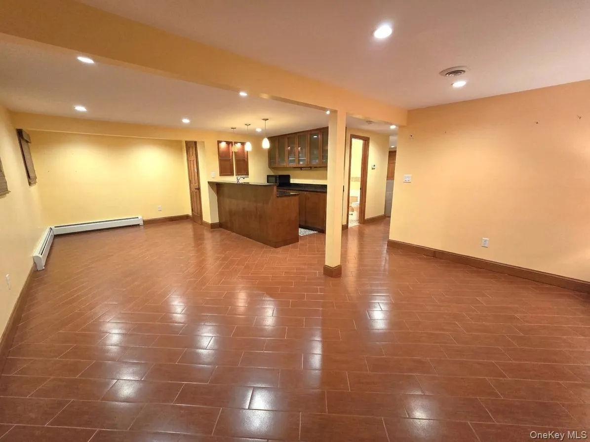 2364 BEVERLY Road, Hempstead, NY, 4 Rooms Rooms,1 BathroomBathrooms,Residential Lease,For Rent,BEVERLY,0,1065458 2364 BEVERLY Road, Hempstead, NY, 4 Rooms Rooms,1 BathroomBathrooms,Residential Lease,For Rent,BEVERLY,0,1065458