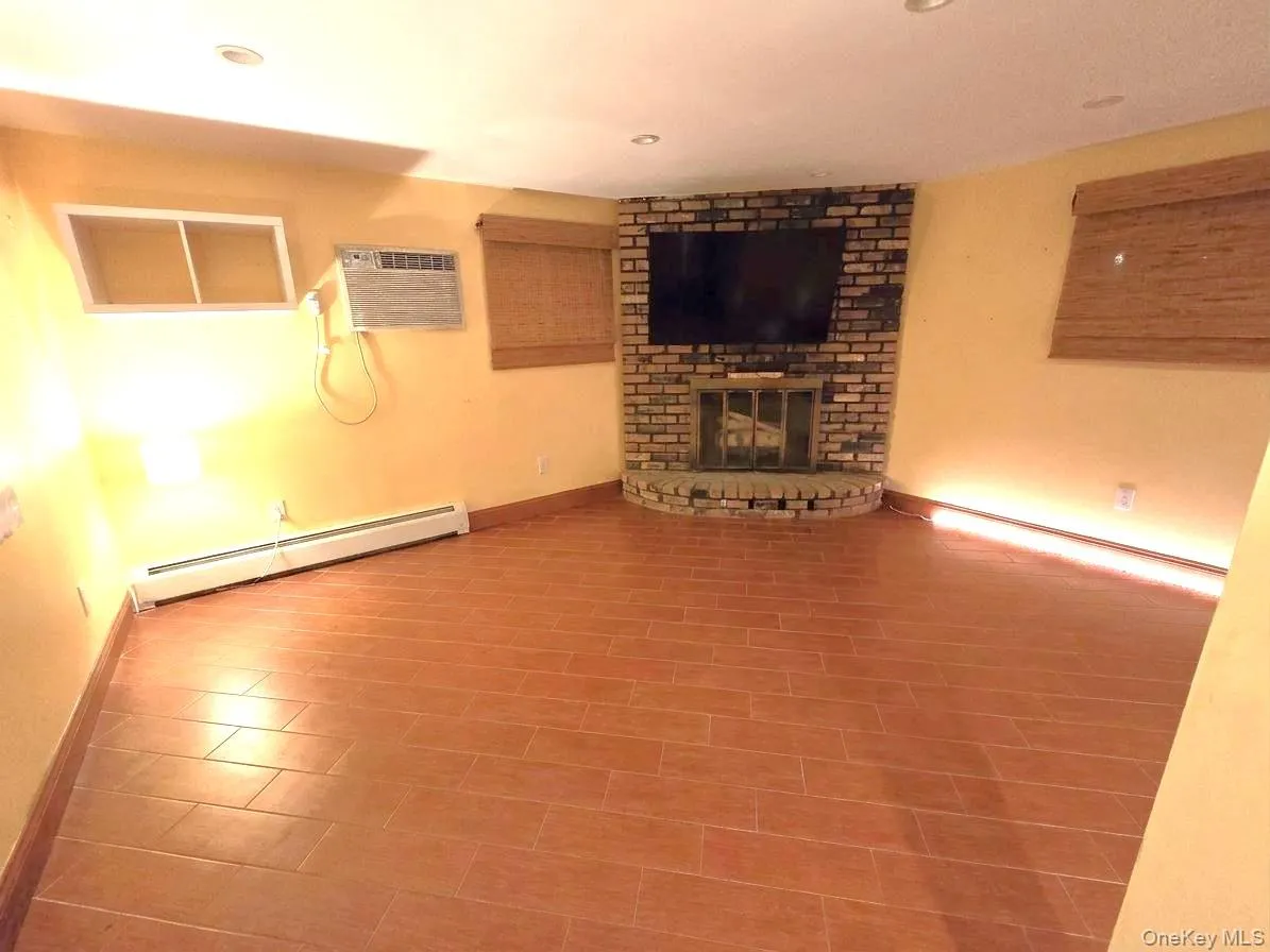 2364 BEVERLY Road, Hempstead, NY, 4 Rooms Rooms,1 BathroomBathrooms,Residential Lease,For Rent,BEVERLY,0,1065458 2364 BEVERLY Road, Hempstead, NY, 4 Rooms Rooms,1 BathroomBathrooms,Residential Lease,For Rent,BEVERLY,0,1065458