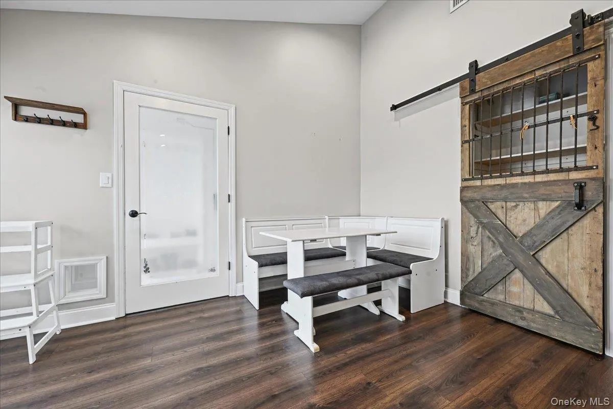 865 Broadway, Oyster Bay, NY, 3 Bedrooms Bedrooms, 6 Rooms Rooms,2 BathroomsBathrooms,Residential,For Rent,Broadway,0,1065461 865 Broadway, Oyster Bay, NY, 3 Bedrooms Bedrooms, 6 Rooms Rooms,2 BathroomsBathrooms,Residential,For Rent,Broadway,0,1065461