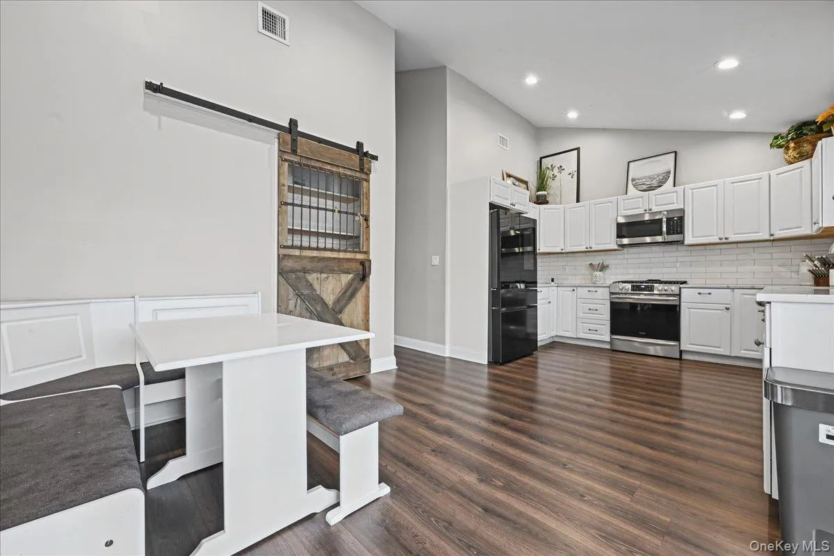 865 Broadway, Oyster Bay, NY, 3 Bedrooms Bedrooms, 6 Rooms Rooms,2 BathroomsBathrooms,Residential,For Rent,Broadway,0,1065461 865 Broadway, Oyster Bay, NY, 3 Bedrooms Bedrooms, 6 Rooms Rooms,2 BathroomsBathrooms,Residential,For Rent,Broadway,0,1065461