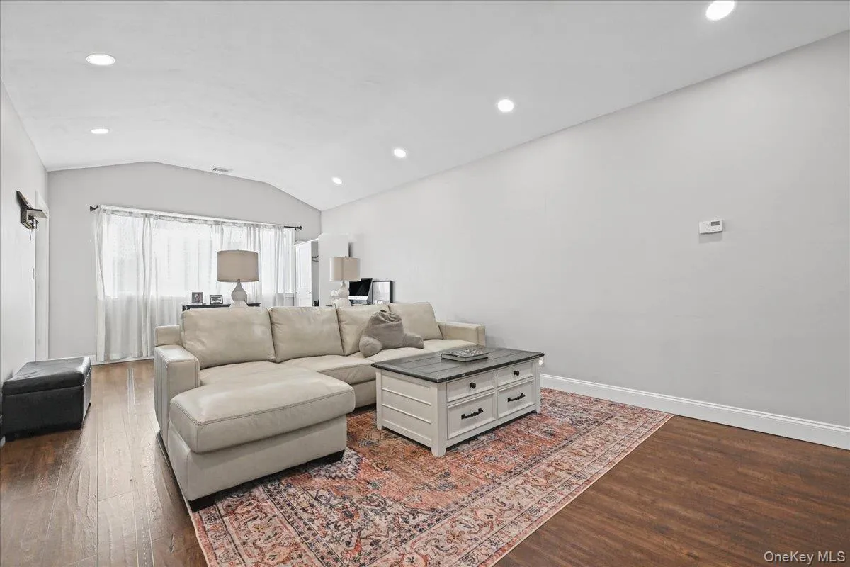 865 Broadway, Oyster Bay, NY, 3 Bedrooms Bedrooms, 6 Rooms Rooms,2 BathroomsBathrooms,Residential,For Rent,Broadway,0,1065461 865 Broadway, Oyster Bay, NY, 3 Bedrooms Bedrooms, 6 Rooms Rooms,2 BathroomsBathrooms,Residential,For Rent,Broadway,0,1065461