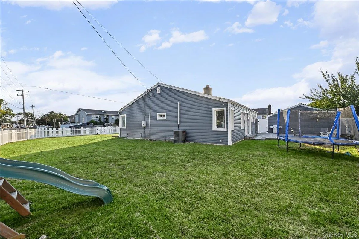 865 Broadway, Oyster Bay, NY, 3 Bedrooms Bedrooms, 6 Rooms Rooms,2 BathroomsBathrooms,Residential,For Rent,Broadway,0,1065461 865 Broadway, Oyster Bay, NY, 3 Bedrooms Bedrooms, 6 Rooms Rooms,2 BathroomsBathrooms,Residential,For Rent,Broadway,0,1065461