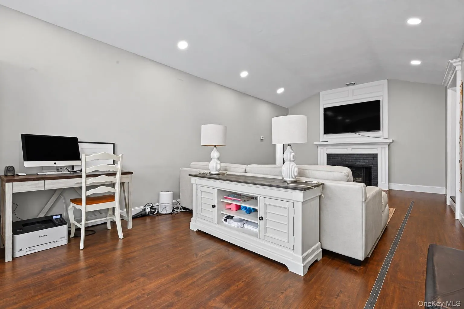 865 Broadway, Oyster Bay, NY, 3 Bedrooms Bedrooms, 6 Rooms Rooms,2 BathroomsBathrooms,Residential,For Rent,Broadway,0,1065461 865 Broadway, Oyster Bay, NY, 3 Bedrooms Bedrooms, 6 Rooms Rooms,2 BathroomsBathrooms,Residential,For Rent,Broadway,0,1065461