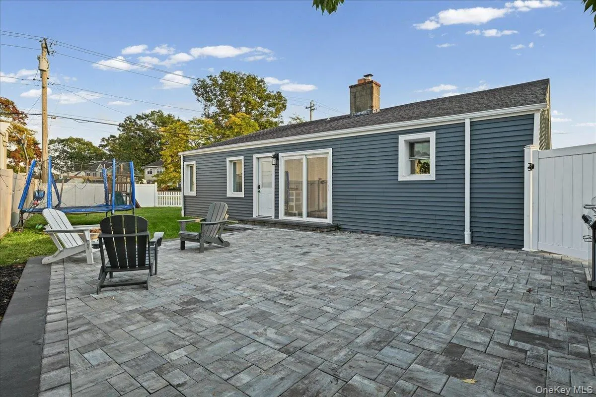 865 Broadway, Oyster Bay, NY, 3 Bedrooms Bedrooms, 6 Rooms Rooms,2 BathroomsBathrooms,Residential,For Rent,Broadway,0,1065461 865 Broadway, Oyster Bay, NY, 3 Bedrooms Bedrooms, 6 Rooms Rooms,2 BathroomsBathrooms,Residential,For Rent,Broadway,0,1065461