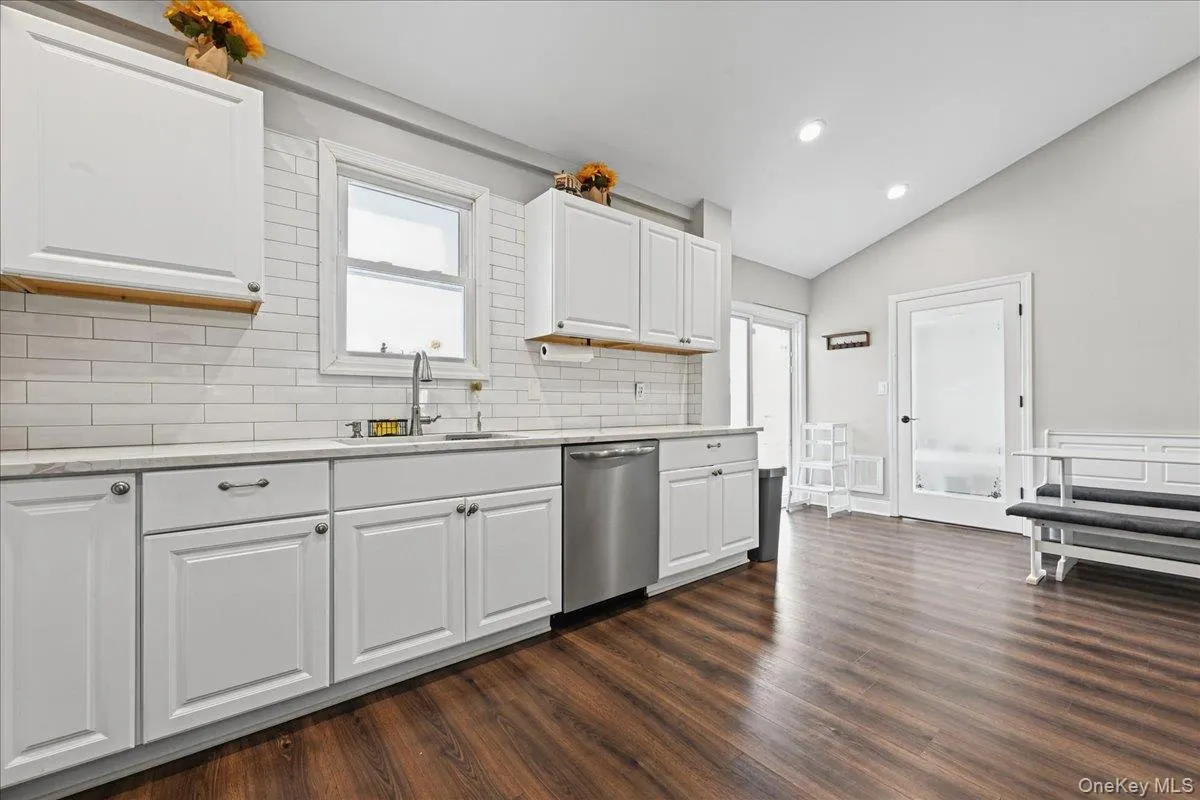 865 Broadway, Oyster Bay, NY, 3 Bedrooms Bedrooms, 6 Rooms Rooms,2 BathroomsBathrooms,Residential,For Rent,Broadway,0,1065461 865 Broadway, Oyster Bay, NY, 3 Bedrooms Bedrooms, 6 Rooms Rooms,2 BathroomsBathrooms,Residential,For Rent,Broadway,0,1065461
