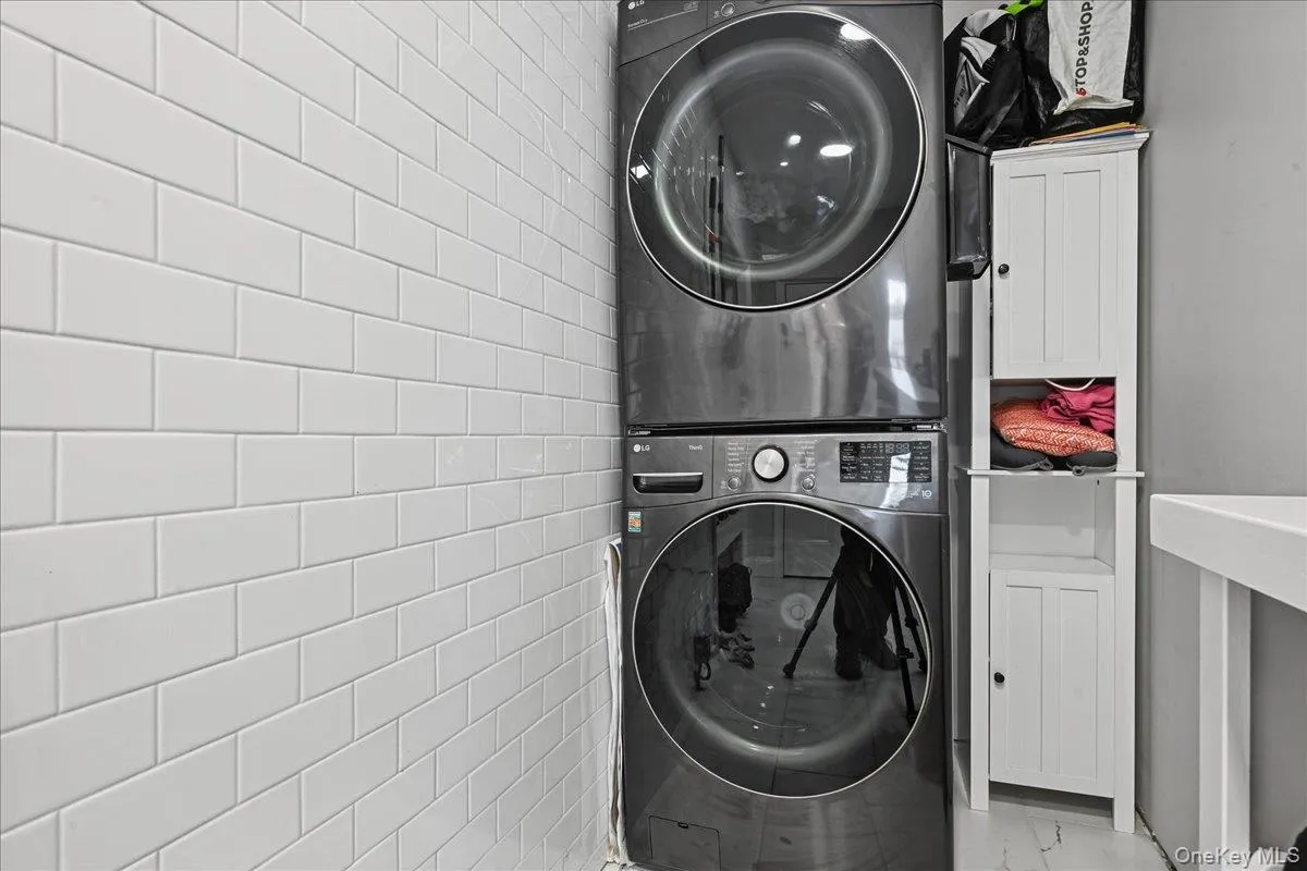 865 Broadway, Oyster Bay, NY, 3 Bedrooms Bedrooms, 6 Rooms Rooms,2 BathroomsBathrooms,Residential,For Rent,Broadway,0,1065461 865 Broadway, Oyster Bay, NY, 3 Bedrooms Bedrooms, 6 Rooms Rooms,2 BathroomsBathrooms,Residential,For Rent,Broadway,0,1065461