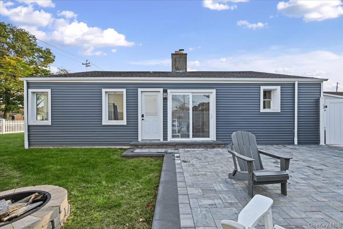 865 Broadway, Oyster Bay, NY, 3 Bedrooms Bedrooms, 6 Rooms Rooms,2 BathroomsBathrooms,Residential,For Rent,Broadway,0,1065461 865 Broadway, Oyster Bay, NY, 3 Bedrooms Bedrooms, 6 Rooms Rooms,2 BathroomsBathrooms,Residential,For Rent,Broadway,0,1065461
