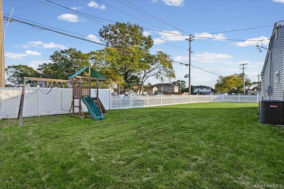 865 Broadway, Oyster Bay, NY, 3 Bedrooms Bedrooms, 6 Rooms Rooms,2 BathroomsBathrooms,Residential,For Rent,Broadway,0,1065461 865 Broadway, Oyster Bay, NY, 3 Bedrooms Bedrooms, 6 Rooms Rooms,2 BathroomsBathrooms,Residential,For Rent,Broadway,0,1065461