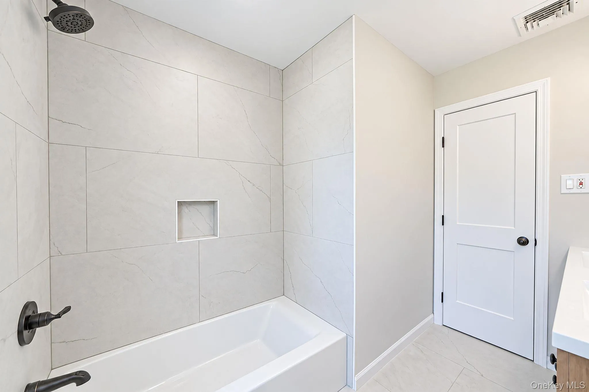 36 Delmar Lane, Smithtown, NY, 5 Bedrooms Bedrooms, 9 Rooms Rooms,2 BathroomsBathrooms,Residential,For Rent,Delmar,0,1065488 36 Delmar Lane, Smithtown, NY, 5 Bedrooms Bedrooms, 9 Rooms Rooms,2 BathroomsBathrooms,Residential,For Rent,Delmar,0,1065488
