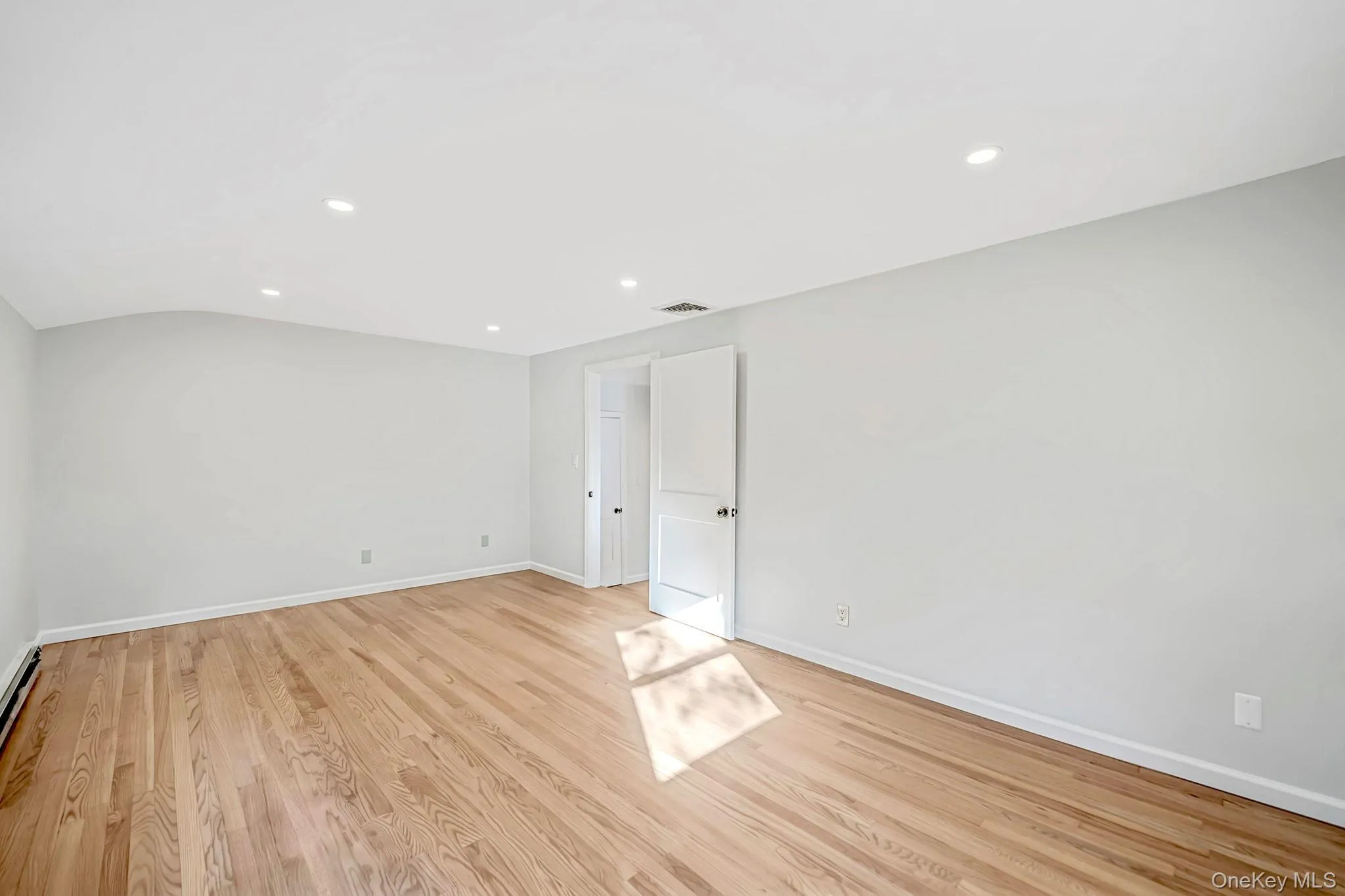 36 Delmar Lane, Smithtown, NY, 5 Bedrooms Bedrooms, 9 Rooms Rooms,2 BathroomsBathrooms,Residential,For Rent,Delmar,0,1065488 36 Delmar Lane, Smithtown, NY, 5 Bedrooms Bedrooms, 9 Rooms Rooms,2 BathroomsBathrooms,Residential,For Rent,Delmar,0,1065488