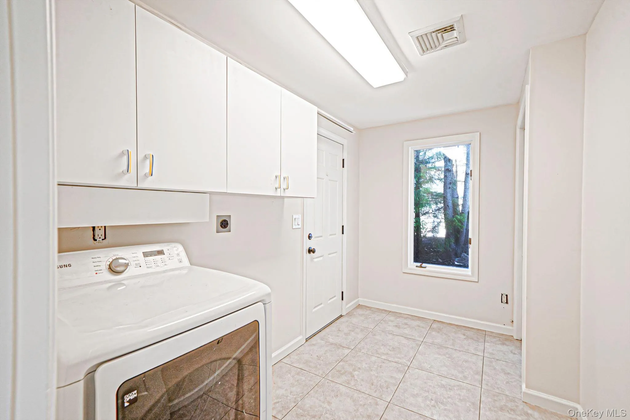 36 Delmar Lane, Smithtown, NY, 5 Bedrooms Bedrooms, 9 Rooms Rooms,2 BathroomsBathrooms,Residential,For Rent,Delmar,0,1065488 36 Delmar Lane, Smithtown, NY, 5 Bedrooms Bedrooms, 9 Rooms Rooms,2 BathroomsBathrooms,Residential,For Rent,Delmar,0,1065488