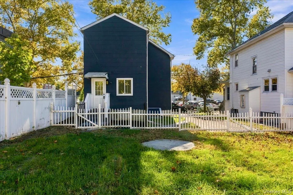 76 Church Street, Beacon, NY, 3 Bedrooms Bedrooms, 6 Rooms Rooms,1 BathroomBathrooms,Residential,For Rent,Church,0,1065506 76 Church Street, Beacon, NY, 3 Bedrooms Bedrooms, 6 Rooms Rooms,1 BathroomBathrooms,Residential,For Rent,Church,0,1065506
