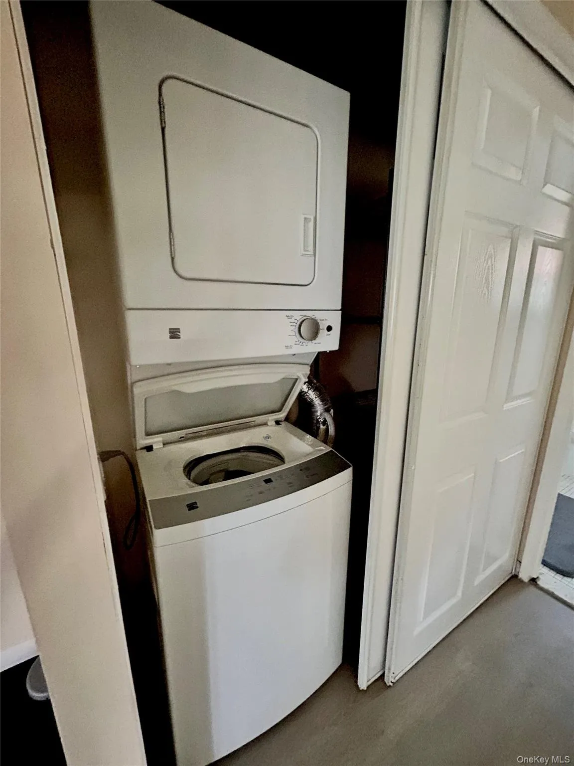 140 Artist Lake Drive, Brookhaven, NY , With , 1 Bedroom , and , 3 Room , 1 Bathroom , For , Residential Lease , For Rent , 1065508 , MLSID,1065508 140 Artist Lake Drive, Brookhaven, NY , With , 1 Bedroom , and , 3 Room , 1 Bathroom , For , Residential Lease , For Rent , 1065508 , MLSID,1065508