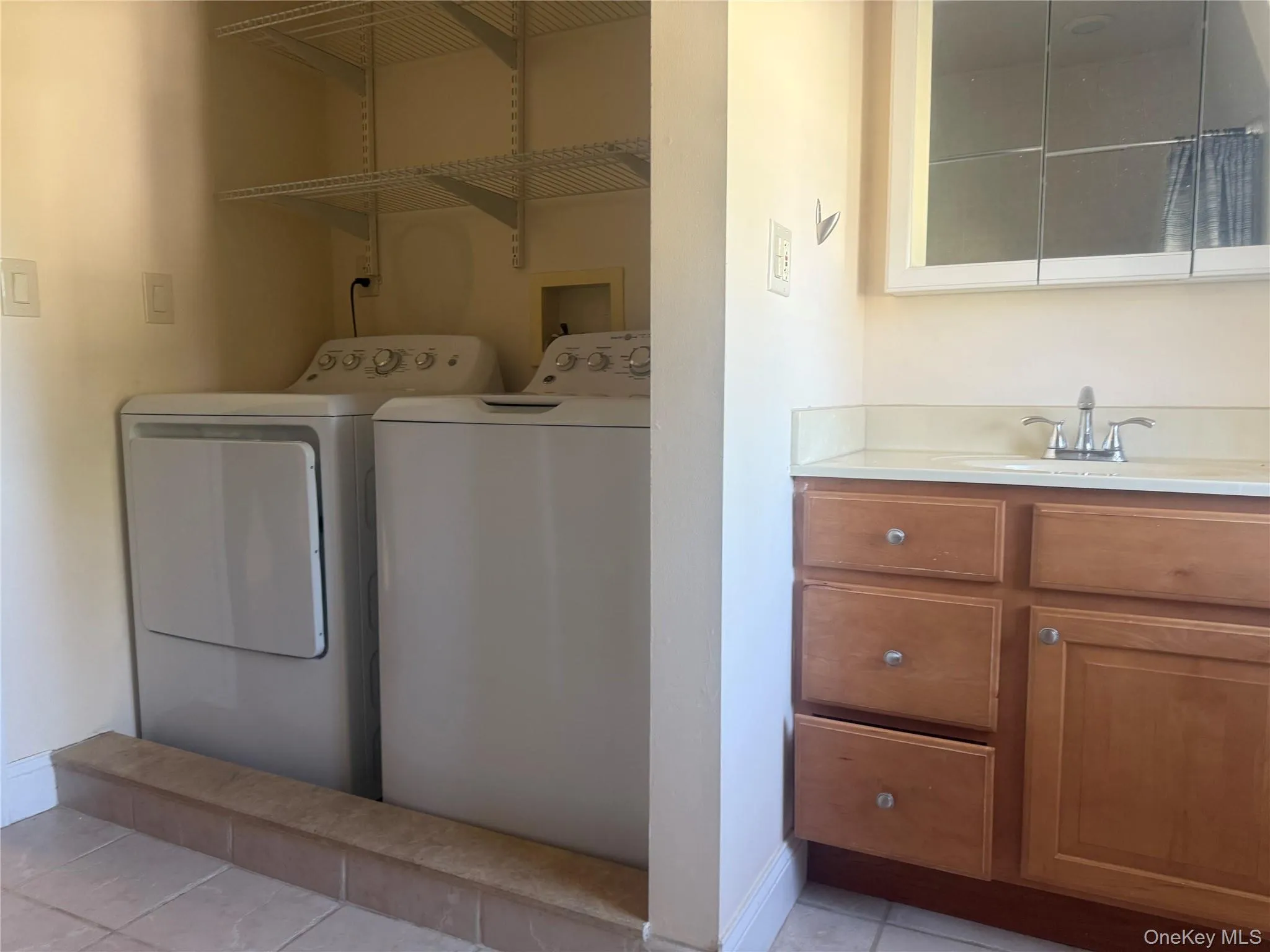 13 Maple St, Greenburgh, NY, 2 Bedrooms Bedrooms, 6 Rooms Rooms,2 BathroomsBathrooms,Residential Lease,For Rent,Maple St,0,1065548 13 Maple St, Greenburgh, NY, 2 Bedrooms Bedrooms, 6 Rooms Rooms,2 BathroomsBathrooms,Residential Lease,For Rent,Maple St,0,1065548