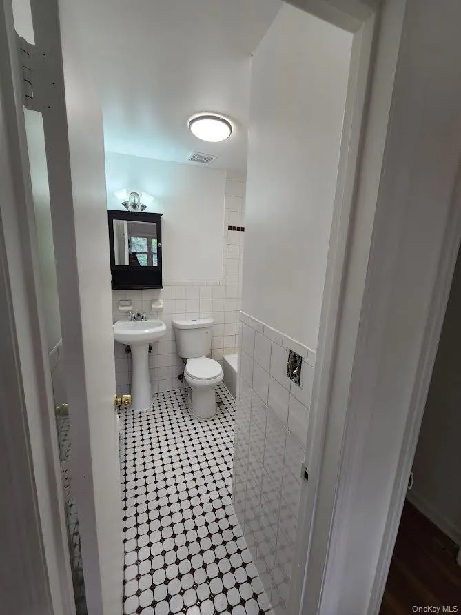 21824a 104th Avenue, New York, NY , With , 3 Bedroom , and , 5 Room , 2 Bathroom , For , Residential Lease , For Rent , 1065567 , MLSID,1065567 21824a 104th Avenue, New York, NY , With , 3 Bedroom , and , 5 Room , 2 Bathroom , For , Residential Lease , For Rent , 1065567 , MLSID,1065567
