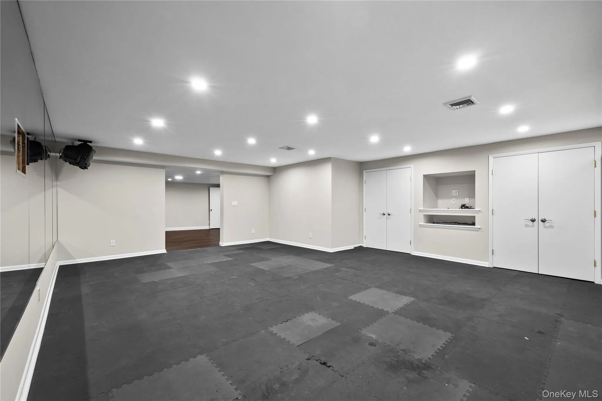 1 Yale Drive, North Hempstead, NY, 3 Bedrooms Bedrooms, 9 Rooms Rooms,3 BathroomsBathrooms,Residential Lease,For Rent,Yale,0,1065590 1 Yale Drive, North Hempstead, NY, 3 Bedrooms Bedrooms, 9 Rooms Rooms,3 BathroomsBathrooms,Residential Lease,For Rent,Yale,0,1065590