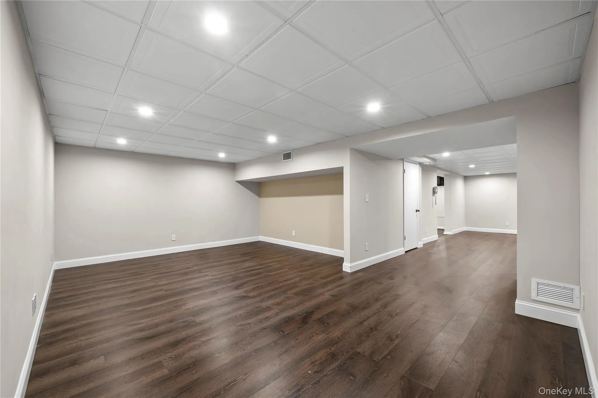 1 Yale Drive, North Hempstead, NY, 3 Bedrooms Bedrooms, 9 Rooms Rooms,3 BathroomsBathrooms,Residential Lease,For Rent,Yale,0,1065590 1 Yale Drive, North Hempstead, NY, 3 Bedrooms Bedrooms, 9 Rooms Rooms,3 BathroomsBathrooms,Residential Lease,For Rent,Yale,0,1065590