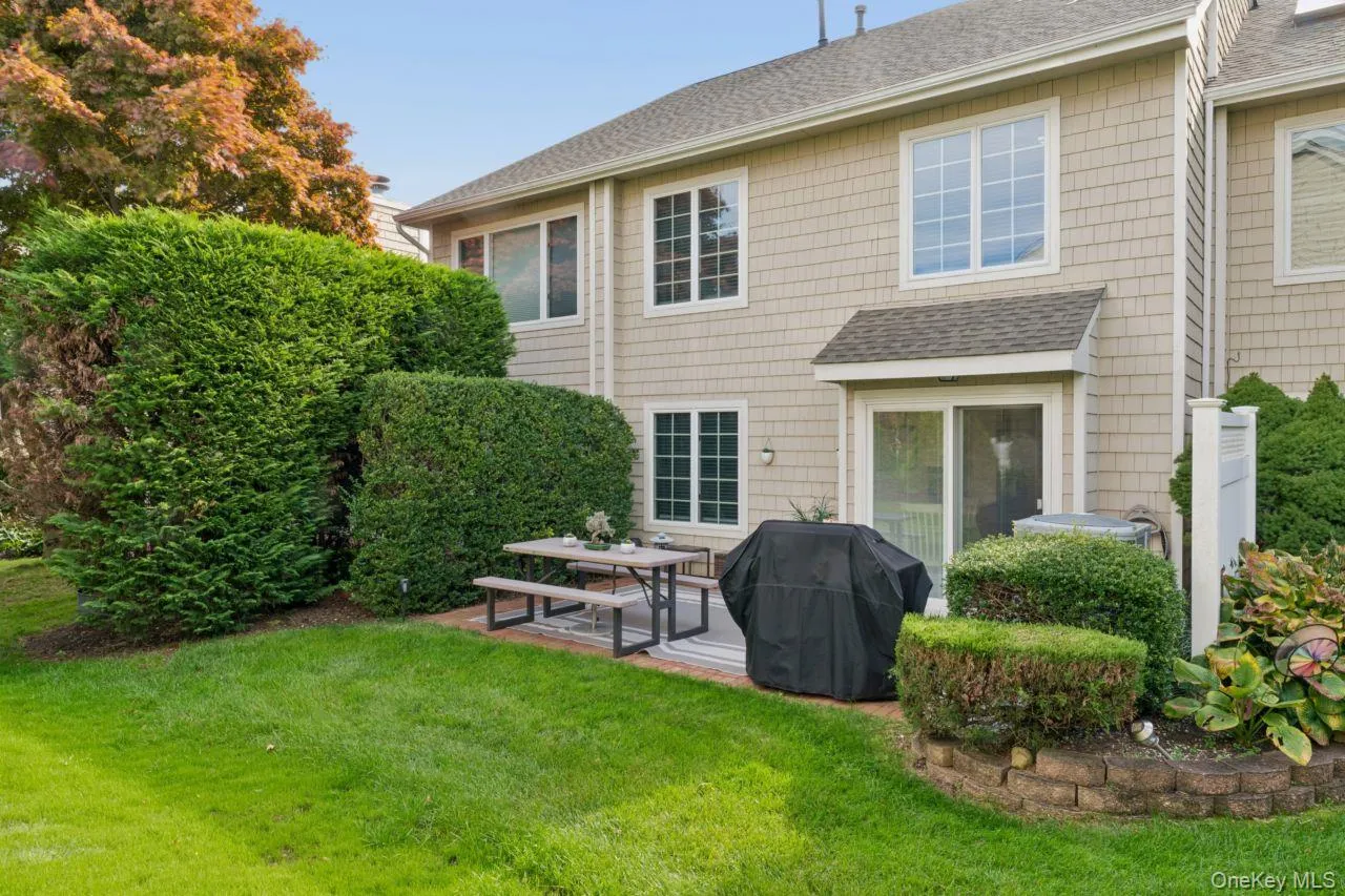 11 Oakmont Lane, Islip, NY, 3 Bedrooms Bedrooms, 6 Rooms Rooms,2 BathroomsBathrooms,Residential,For Rent,Oakmont,0,1065652 11 Oakmont Lane, Islip, NY, 3 Bedrooms Bedrooms, 6 Rooms Rooms,2 BathroomsBathrooms,Residential,For Rent,Oakmont,0,1065652
