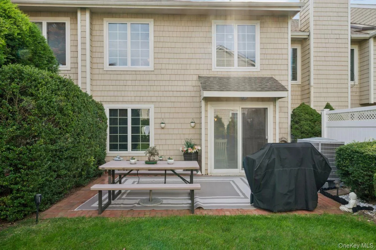 11 Oakmont Lane, Islip, NY, 3 Bedrooms Bedrooms, 6 Rooms Rooms,2 BathroomsBathrooms,Residential,For Rent,Oakmont,0,1065652 11 Oakmont Lane, Islip, NY, 3 Bedrooms Bedrooms, 6 Rooms Rooms,2 BathroomsBathrooms,Residential,For Rent,Oakmont,0,1065652