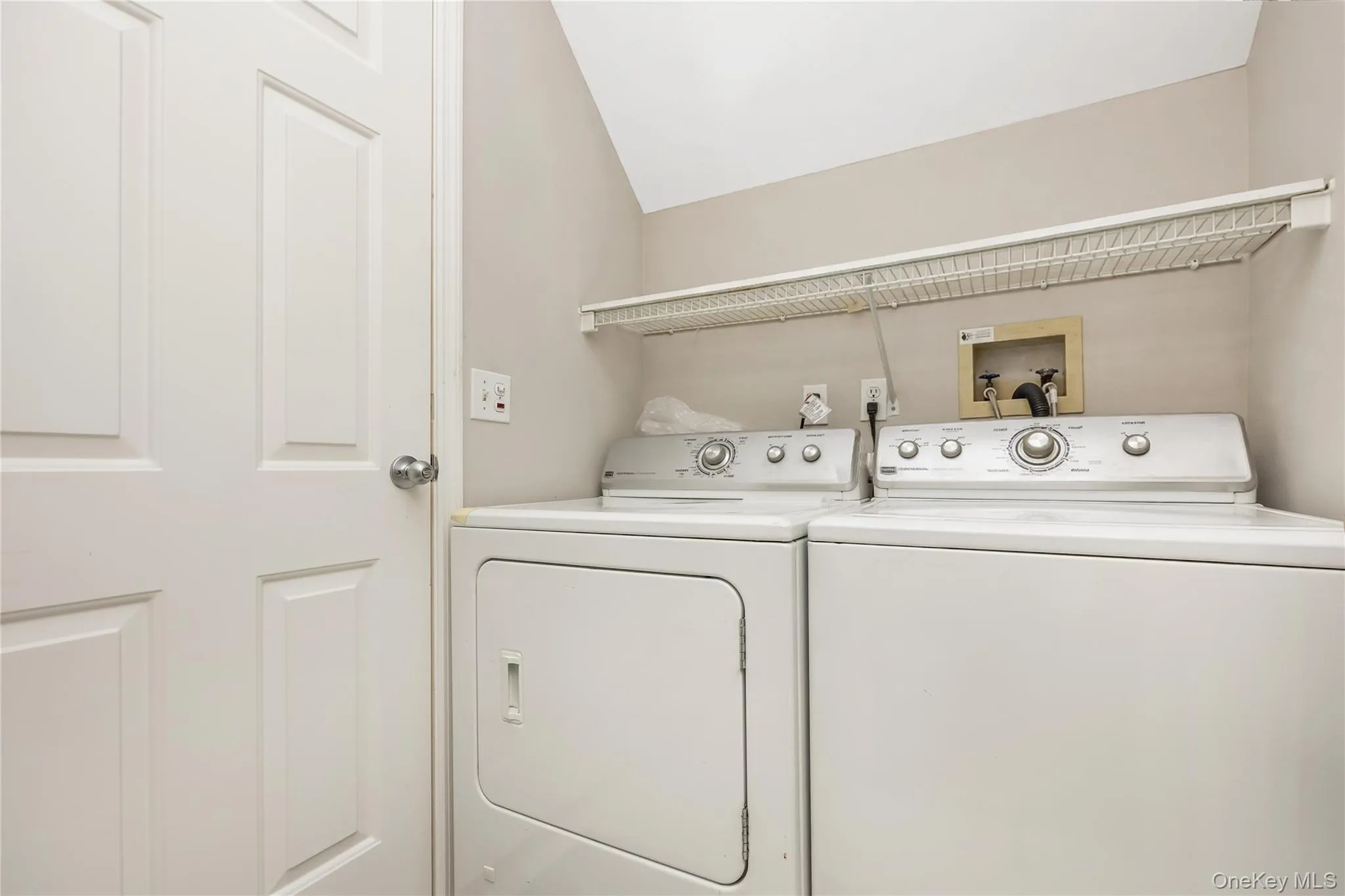35 Joyces Way, Islip, NY, 2 Bedrooms Bedrooms, 6 Rooms Rooms,2 BathroomsBathrooms,Residential,For Rent,Joyces,0,1065692 35 Joyces Way, Islip, NY, 2 Bedrooms Bedrooms, 6 Rooms Rooms,2 BathroomsBathrooms,Residential,For Rent,Joyces,0,1065692
