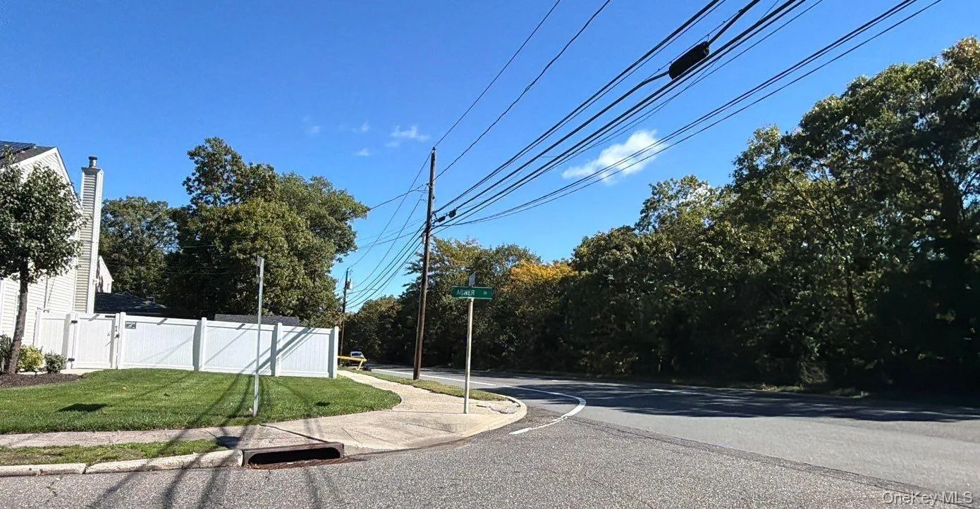 5475 Expressway Drive, Brookhaven, NY, 5 Bedrooms Bedrooms, 9 Rooms Rooms,2 BathroomsBathrooms,Residential,For Rent,Expressway,0,1065705 5475 Expressway Drive, Brookhaven, NY, 5 Bedrooms Bedrooms, 9 Rooms Rooms,2 BathroomsBathrooms,Residential,For Rent,Expressway,0,1065705