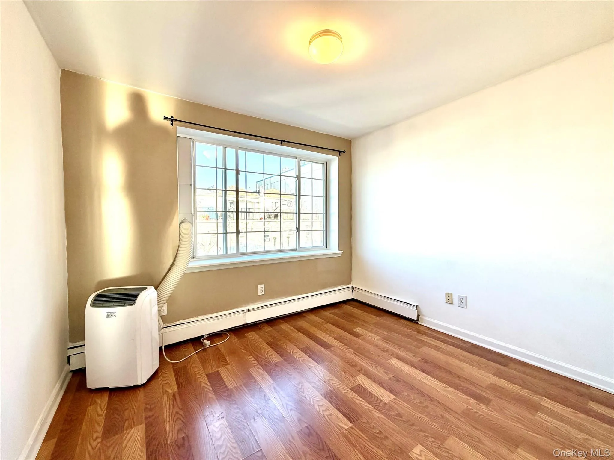 176 Beach 97th Street, New York, NY, 3 Bedrooms Bedrooms, 5 Rooms Rooms,1 BathroomBathrooms,Residential Lease,For Rent,Beach 97th,0,1065715 176 Beach 97th Street, New York, NY, 3 Bedrooms Bedrooms, 5 Rooms Rooms,1 BathroomBathrooms,Residential Lease,For Rent,Beach 97th,0,1065715