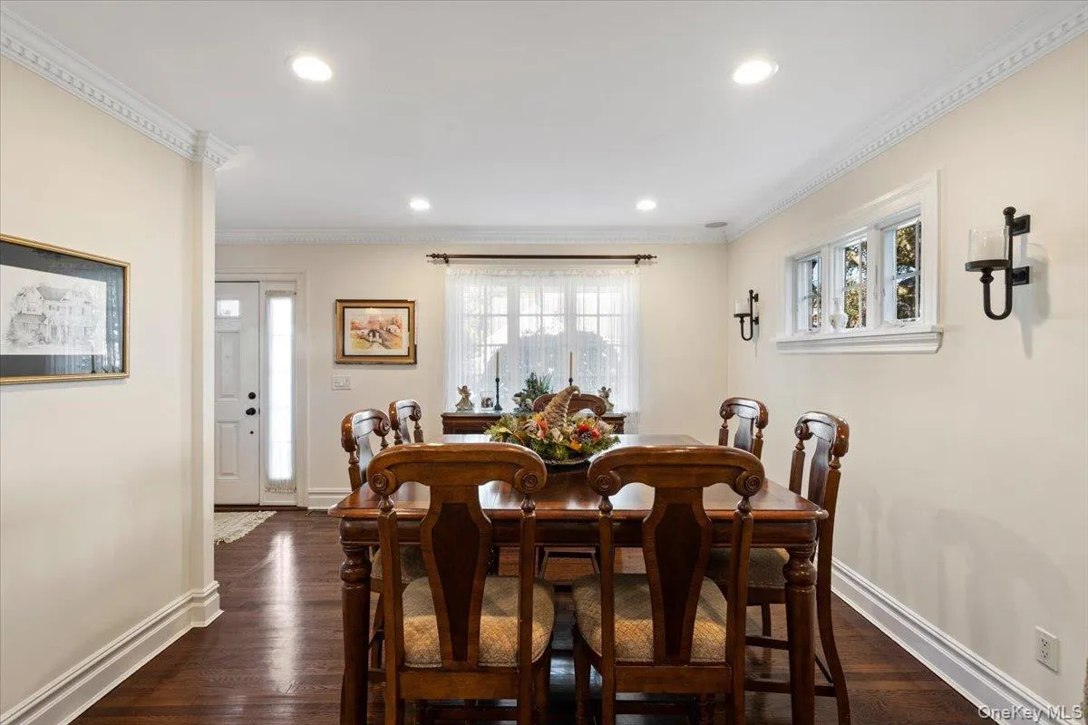144 Lawrence Street, North Hempstead, NY, 3 Bedrooms Bedrooms, 7 Rooms Rooms,2 BathroomsBathrooms,Residential,For Rent,Lawrence,0,1065741 144 Lawrence Street, North Hempstead, NY, 3 Bedrooms Bedrooms, 7 Rooms Rooms,2 BathroomsBathrooms,Residential,For Rent,Lawrence,0,1065741