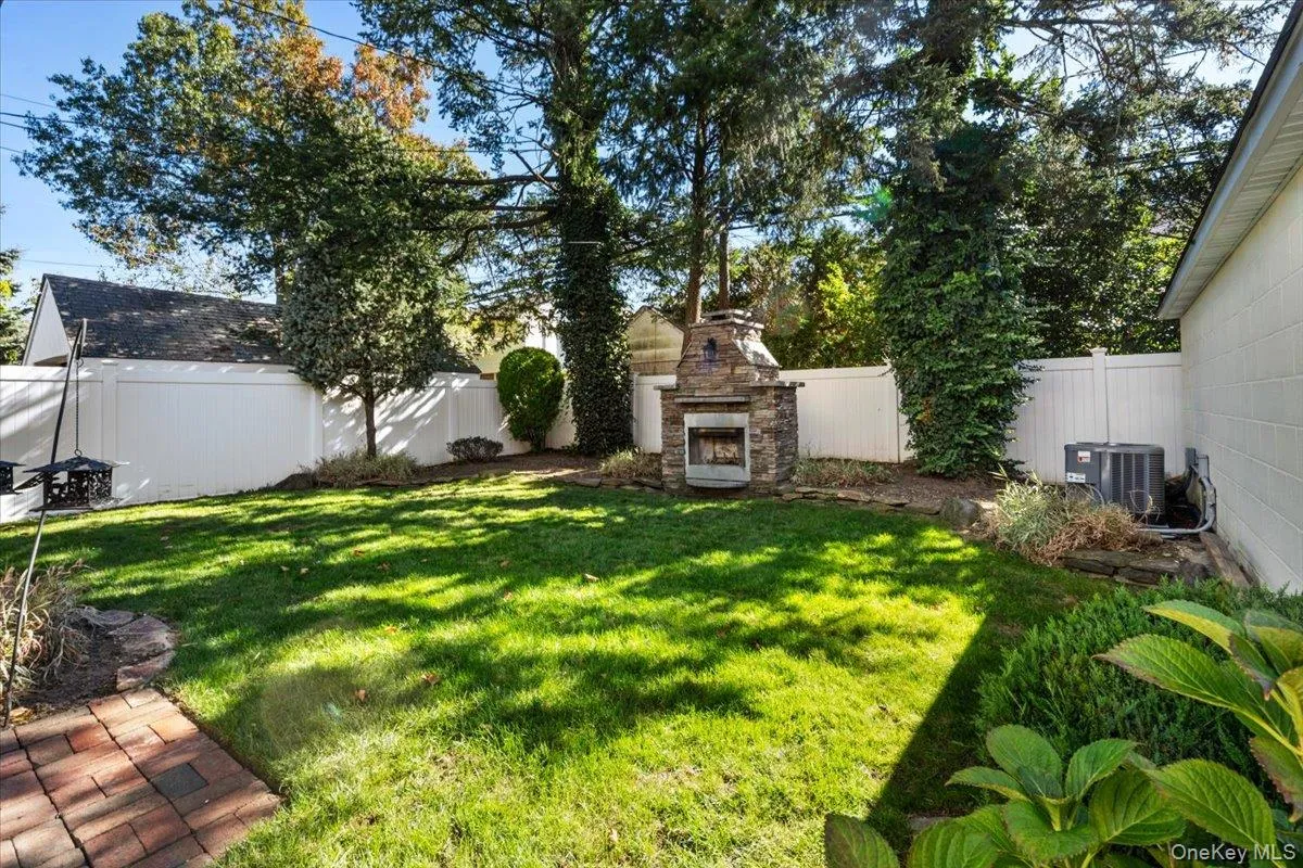 144 Lawrence Street, North Hempstead, NY, 3 Bedrooms Bedrooms, 7 Rooms Rooms,2 BathroomsBathrooms,Residential,For Rent,Lawrence,0,1065741 144 Lawrence Street, North Hempstead, NY, 3 Bedrooms Bedrooms, 7 Rooms Rooms,2 BathroomsBathrooms,Residential,For Rent,Lawrence,0,1065741