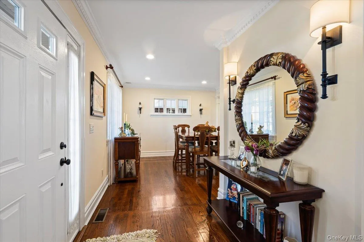 144 Lawrence Street, North Hempstead, NY, 3 Bedrooms Bedrooms, 7 Rooms Rooms,2 BathroomsBathrooms,Residential,For Rent,Lawrence,0,1065741 144 Lawrence Street, North Hempstead, NY, 3 Bedrooms Bedrooms, 7 Rooms Rooms,2 BathroomsBathrooms,Residential,For Rent,Lawrence,0,1065741
