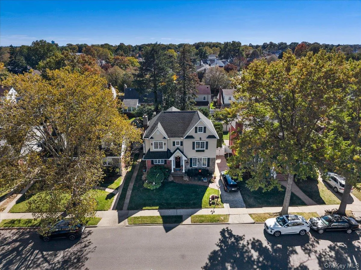 144 Lawrence Street, North Hempstead, NY, 3 Bedrooms Bedrooms, 7 Rooms Rooms,2 BathroomsBathrooms,Residential,For Rent,Lawrence,0,1065741 144 Lawrence Street, North Hempstead, NY, 3 Bedrooms Bedrooms, 7 Rooms Rooms,2 BathroomsBathrooms,Residential,For Rent,Lawrence,0,1065741