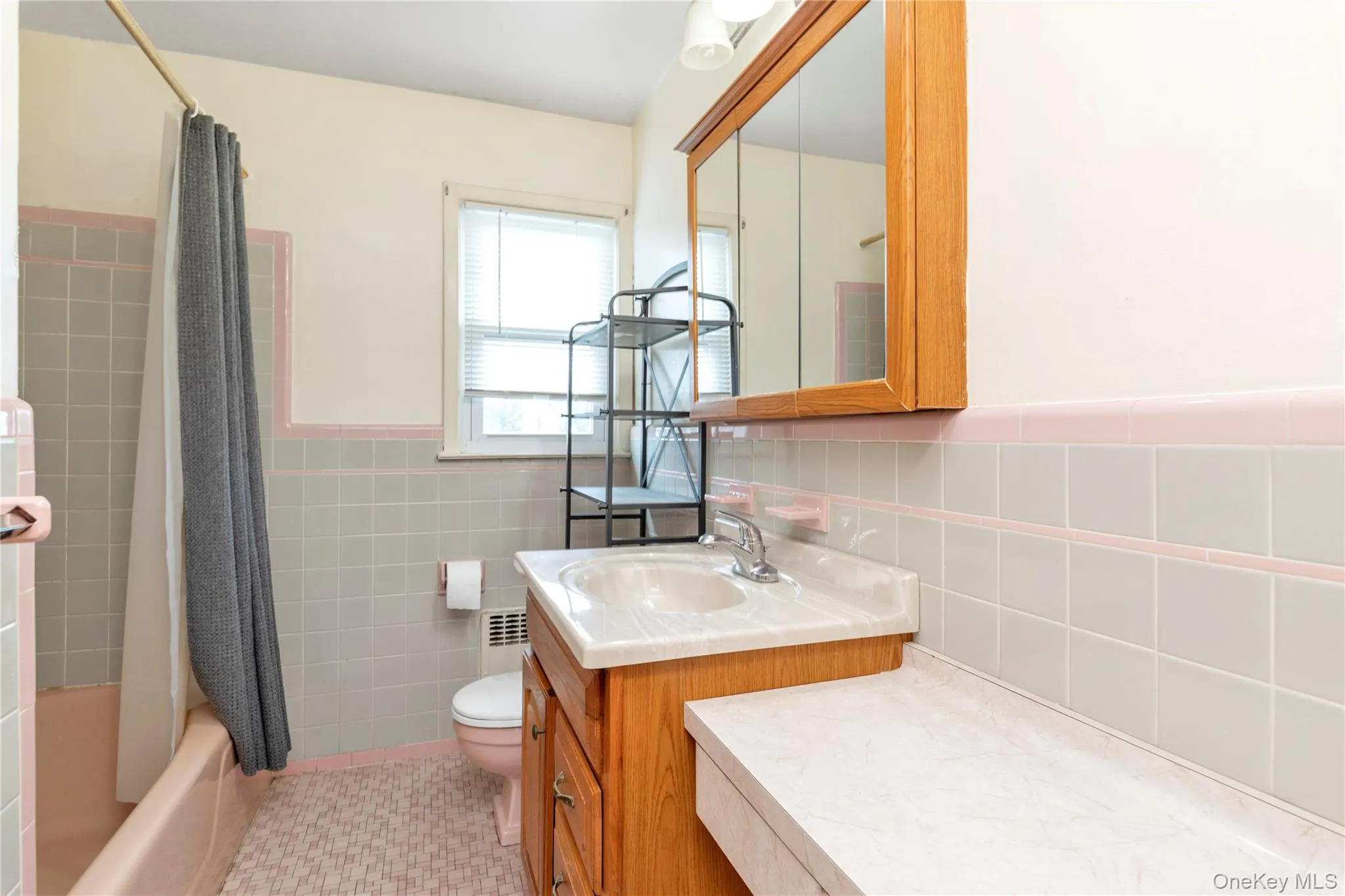 FULL BATHROOM FULL BATHROOM