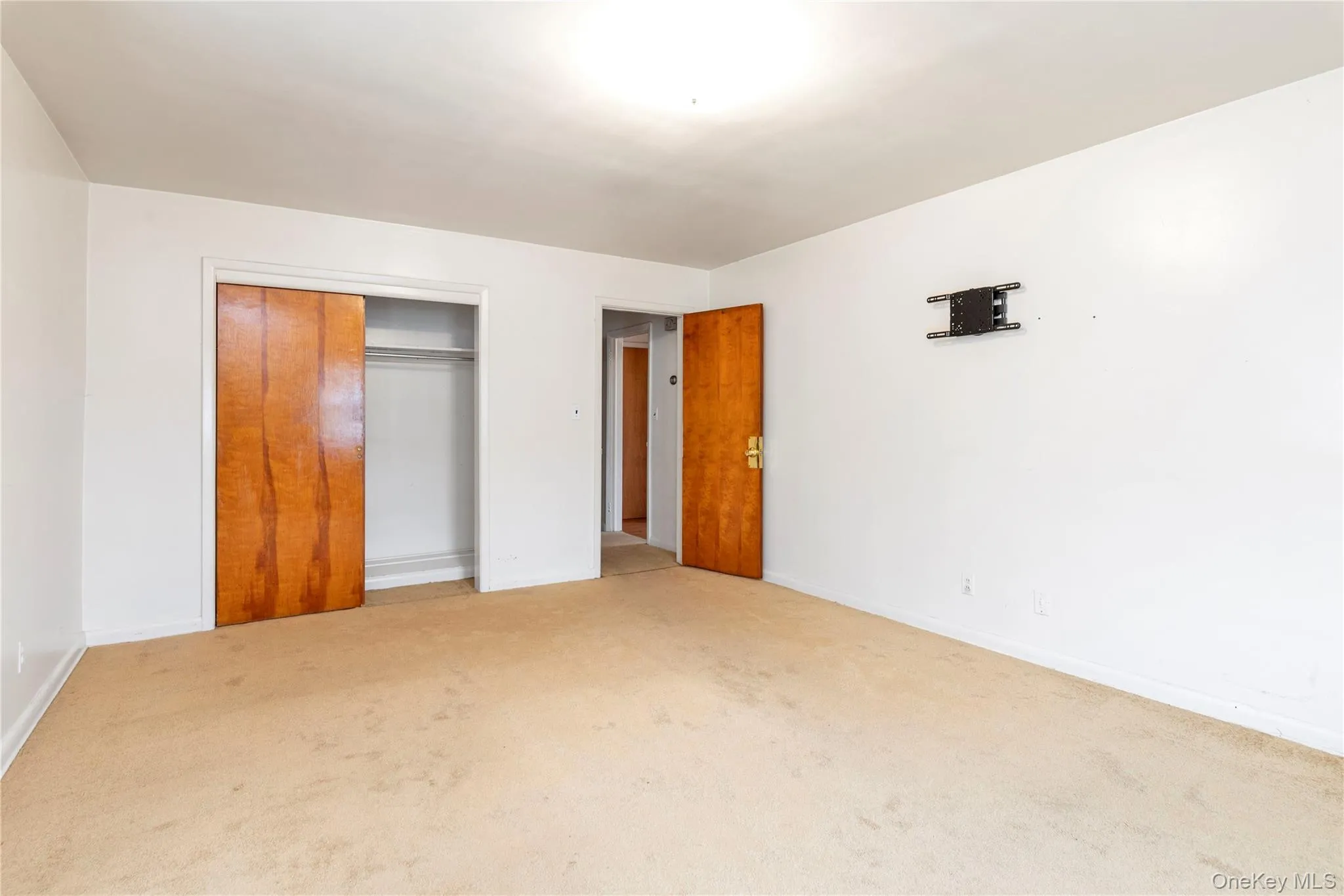 LARGE BEDROOM LARGE BEDROOM