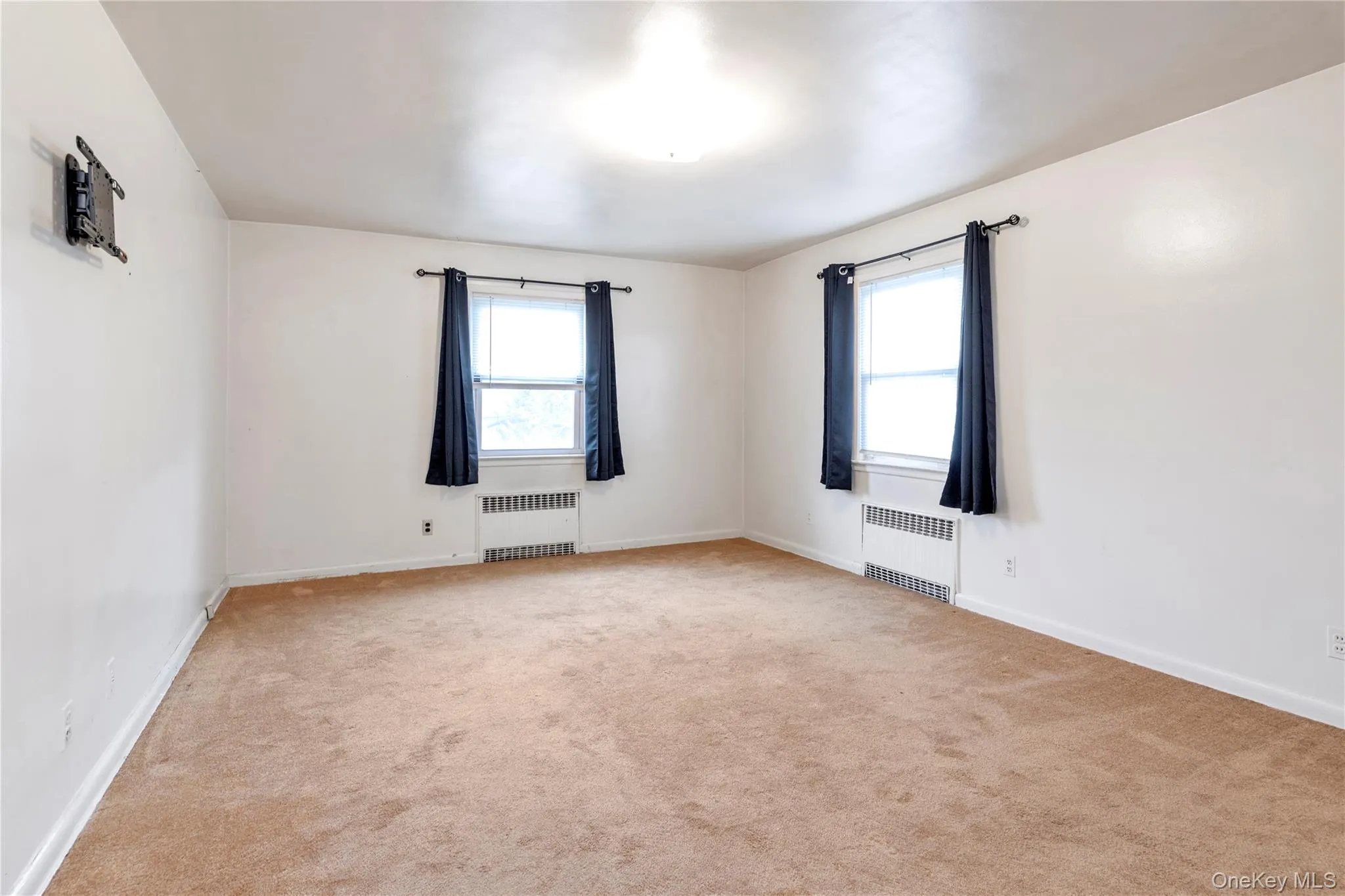 LARGE BEDROOM LARGE BEDROOM